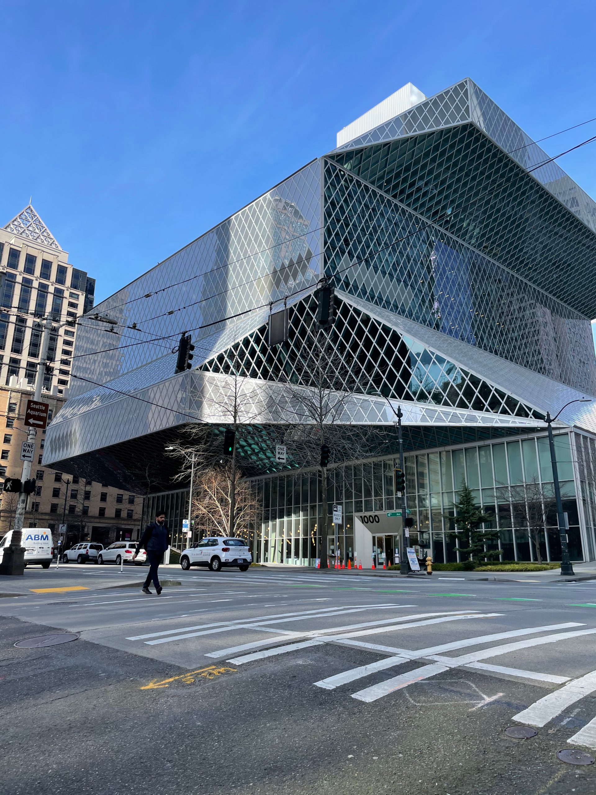 Seattle Central Library: a Model for the Information Age